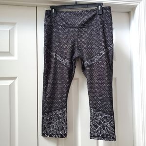 Scorpio Sol Black Capri Leggings LARGE